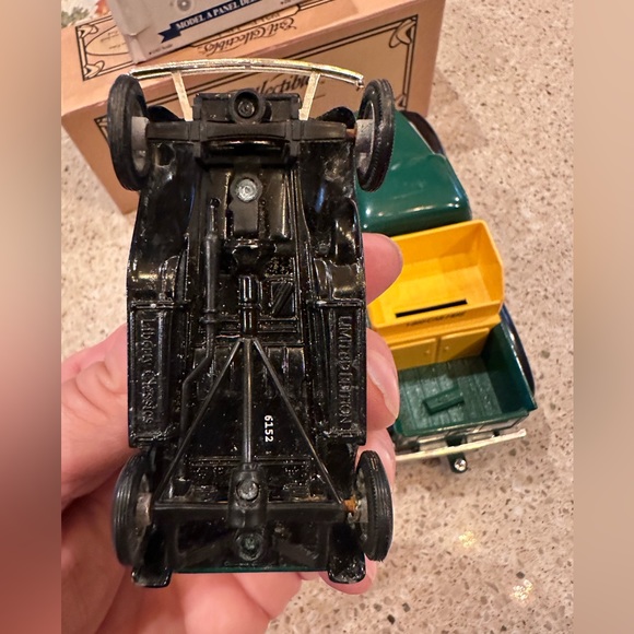 Hemmings Motor News Trucks~ Bank 1:25  And Model A Panel Delivery 1:43 Bundle - Picture 3 of 16